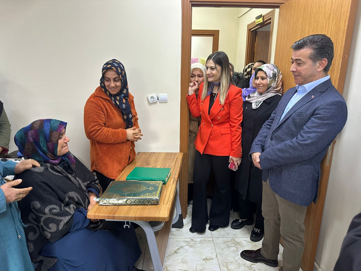 akkadinsiverek's tweet photo. AK Parti Belediye Başkan Adayı Ali Murat Bucak Eşi #Dilvin Hanımefendi Ak Kadın Kolları Başkanı @leylauyann_ birlikte Fırat Kadın Destek Merkezini ziyarette bulunduk .
Siverek Hazır Siverek Kararlı …
#akkadın
#Alimuratbucak
#HazirizKararliyiz
#GercekBelediyecilik https://t.co/sIdQqDul2S