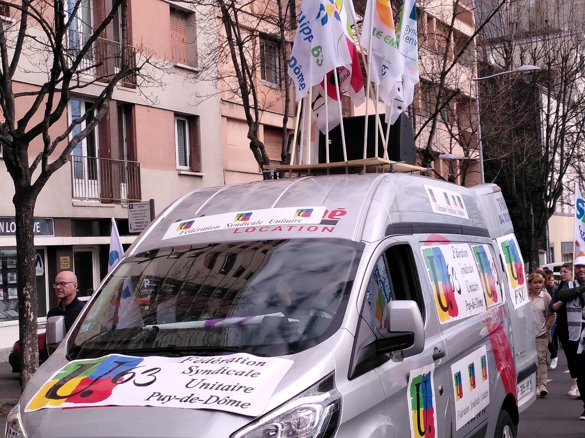 SNUipp_FSU_63's tweet photo. La @SNUipp_FSU_63 , le @SNESClermont et les autres syndicats de la #FSU63 dans la rue et #EnGreveLe19Mars !
✊ Pour des salaires à la hauteur des services publics ! https://t.co/8HRoSw8Oqc