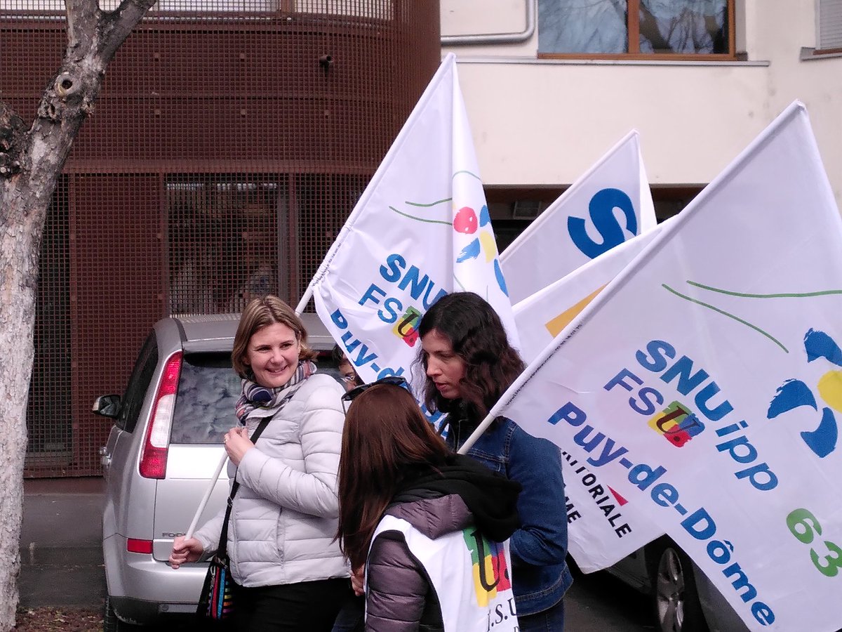 SNUipp_FSU_63's tweet photo. La @SNUipp_FSU_63 , le @SNESClermont  et les autres syndicats de la #FSU63 dans la rue et #EnGreveLe19Mars !
✊ Pour des salaires à la hauteur des services publics ! https://t.co/8HRoSw8Oqc