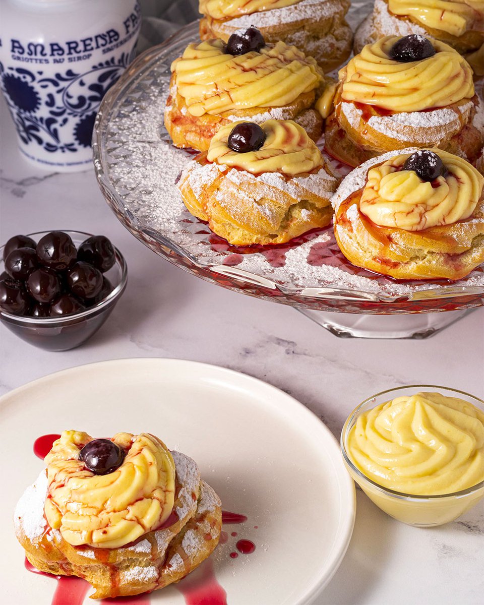 Savor an explosion of pastry cream goodness with each bite of zeppole, one of Italy's delightful traditional treats to enjoy on Father's Day. 🧁 📷 IG cuocogolosoit #ilikeitaly #travelinitaly #Traditions #happyfathersday #festadelpapà #fathersday #italiandessert