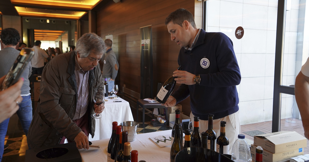 Palacios Vinos de Finca (@palaciosvdfinca) on Twitter photo #PalaciosVinosdeFinca presentó las Añadas 2023🍇 en la jornada organizada por <a href="/bodegasderioja/">Bodegas de Rioja</a>. También se hizo entrega del premios del Concurso de Sumilleres patrocinado por <a href="/argraf_grupo/">Grupo Argraf</a> . Enhorabuena a Beatriz Martínez, de <a href="/AitorEsnal/">Aitor Esnal</a> 👨🏻🍳🥇 Mejor Sumiller de #LaRioja. #PalaciosVinosdeFinca presentó las Añadas 2023🍇 en la jornada organizada por <a href="/bodegasderioja/">Bodegas de Rioja</a>. También se hizo entrega del premios del Concurso de Sumilleres patrocinado por <a href="/argraf_grupo/">Grupo Argraf</a> . Enhorabuena a Beatriz Martínez, de <a href="/AitorEsnal/">Aitor Esnal</a> 👨🏻🍳🥇 Mejor Sumiller de #LaRioja.