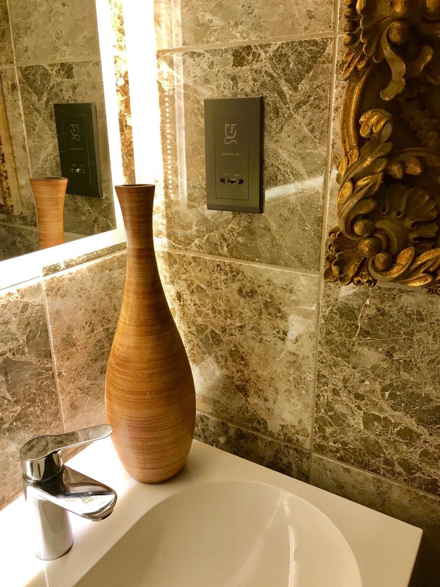 Check out our crystal range Shaver Socket, the perfect blend of style and functionality for your bathroom. #bathroominspo#bathroomdesign#bath#bathroomideas#luxurybathroom#bathroomremodel#menstyle#men#beardgrowth#beards
