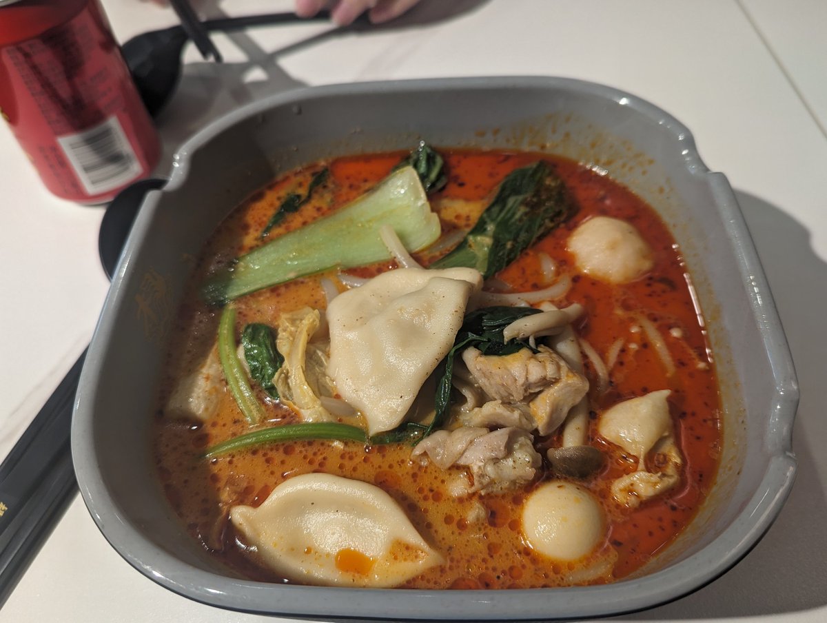 sanri21's tweet photo. 台湾人の友達を連れて中華街にきて
何故か麻辣湯を食べてる🥹笑

下北沢にもオープンしたみたいだから
今度はそっちにも行ってみたい✨ https://t.co/BTYRhVaEaK