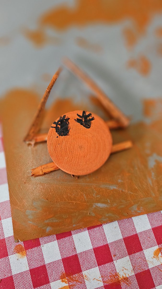 Clean_Cultures's tweet photo. #CLEANcultures intervention in Sardegna🎨🌱🦀
Guided by Cagliari artist Davide Volponi, kids created crab shaped artwork using recycled materials such as wood, leaves and other natural elements collected in the park and learned the importance of respect for nature and our planet. https://t.co/fjFYiTH8h3