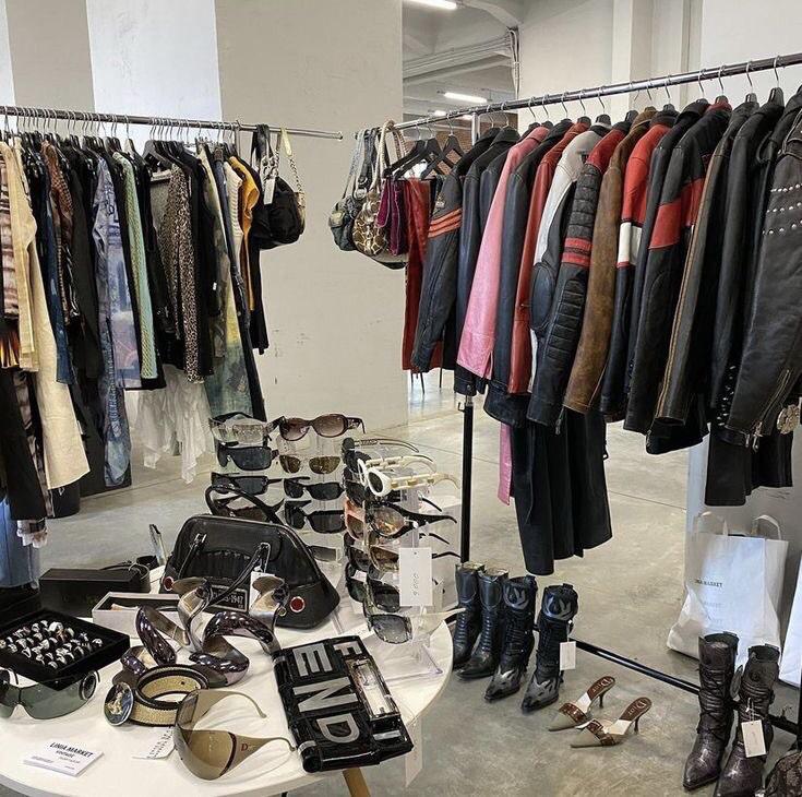 oceanreside's tweet photo. #heehoon few tweets au,

noah (hs), a well known fashion designer and over the years of being part of the industry—he has yet to deal with a supermodel who has taken the internet by storm, the one and only (as he describes himself), alex (sh). https://t.co/WS3UdTifaa