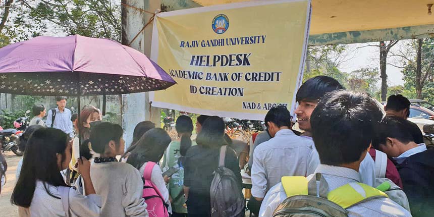 Since #APAAR #ABC was launched in July 2021, 1855 institutions are onboard. However only 580 institutions have uploaded credits earned from 2021 to 2023, which constitute just about 31% of the total institutions onboard. news.careers360.com/academic-bank-…