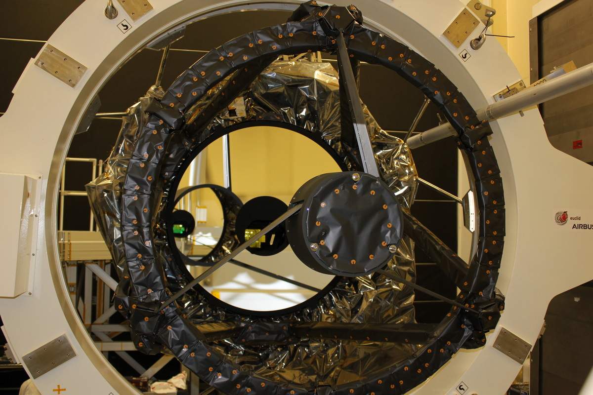 AstrospaceI's tweet photo. La vista di @ESA_Euclid è condizionata da un deposito di #ghiaccio d'acqua, che i team della missione stanno cercando di rimuovere. Una nuova procedura di #riscaldamento graduale delle #ottiche potrebbe essere la soluzione, anche a lungo termine. @esa
https://t.co/a0Rq5fGZeU https://t.co/QPfg3Ef7S1