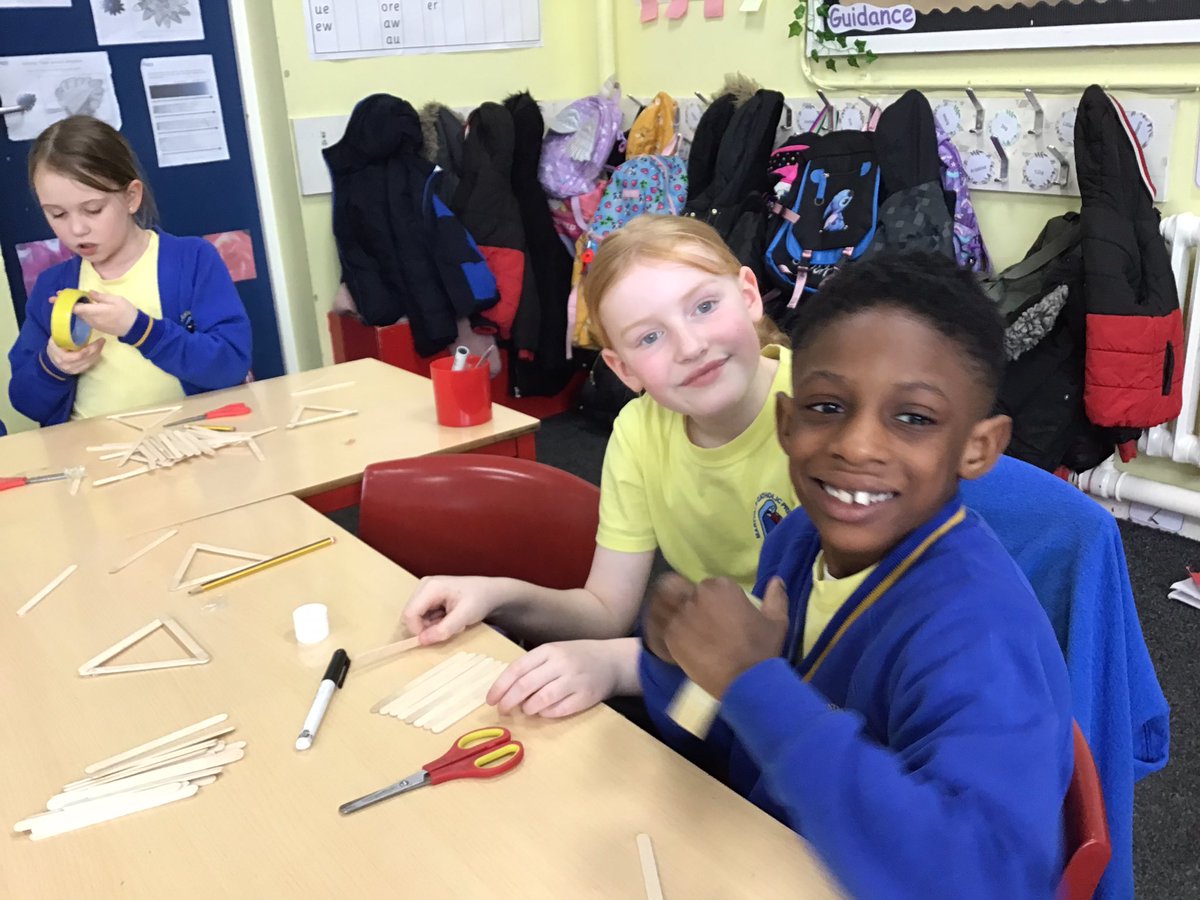 maryvalebham's tweet image. Year 3 STEM! We had a fabulous time creating bridges out of lollipop sticks 🍭🌉 #STEM #teamwork #thinkingcreative
