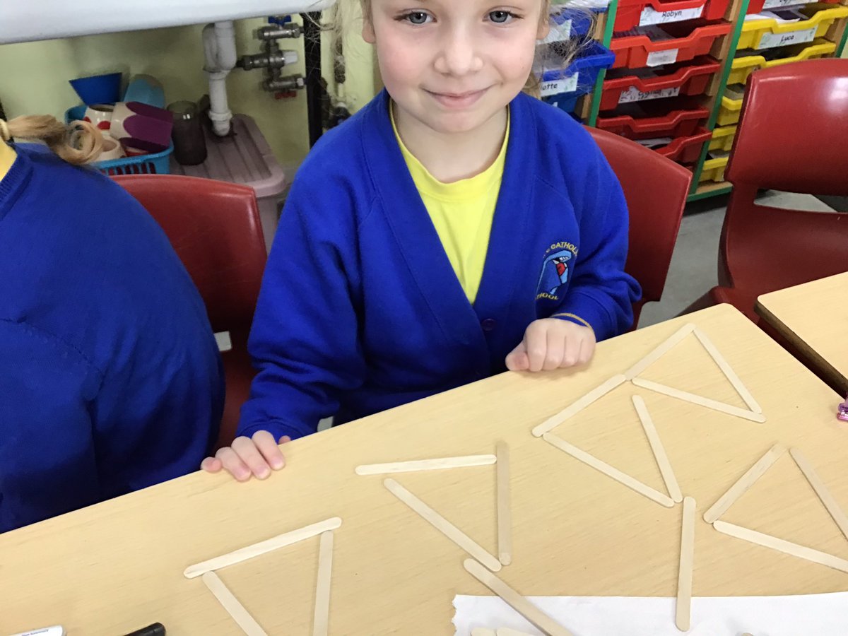maryvalebham's tweet image. Year 3 STEM! We had a fabulous time creating bridges out of lollipop sticks 🍭🌉 #STEM #teamwork #thinkingcreative