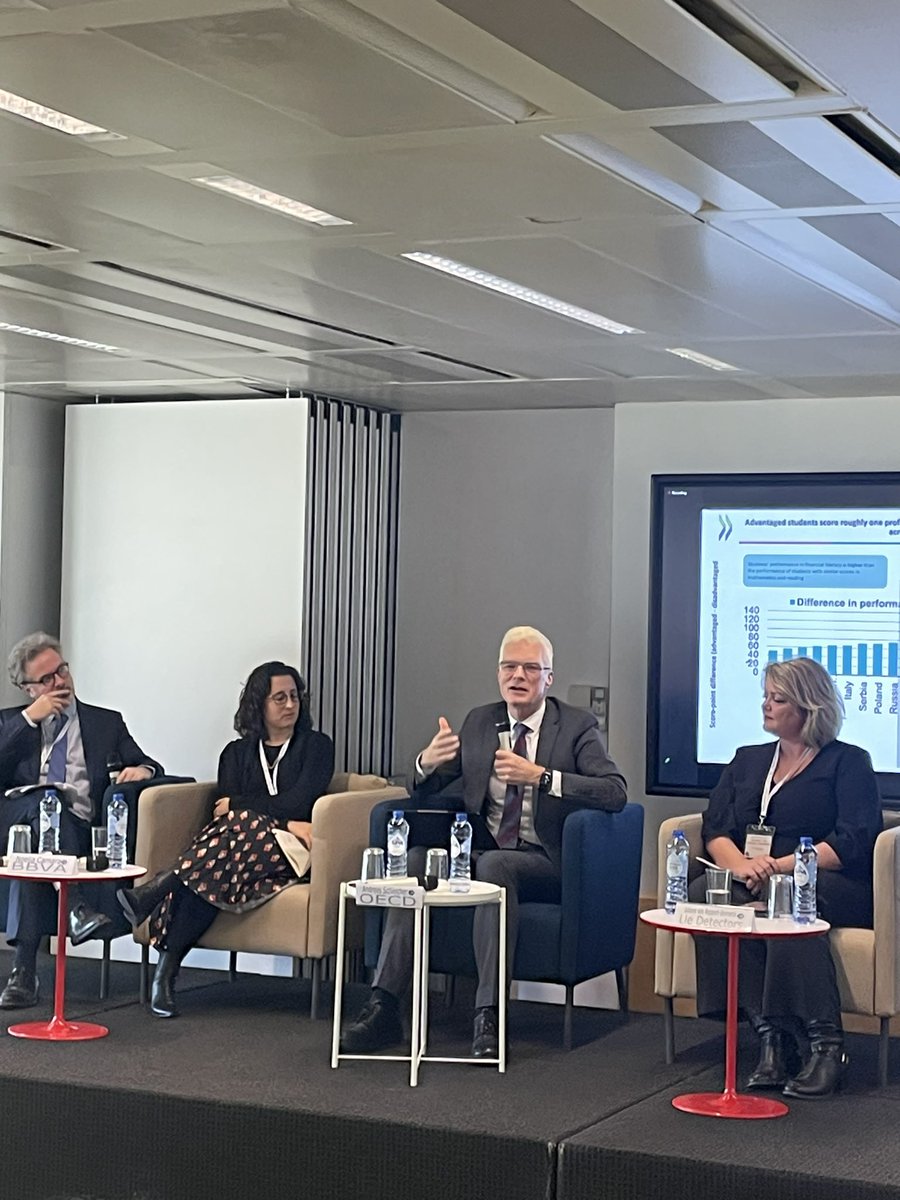 .@SchleicherOECD shares policy recommendations for #finlit: ✅Address needs of low-performing students ✅Tackle inequalities early ✅Provide equal opportunities for learning ✅Support education about financial products ✅Build on students’ experience with💶 ✅Reinforce skills