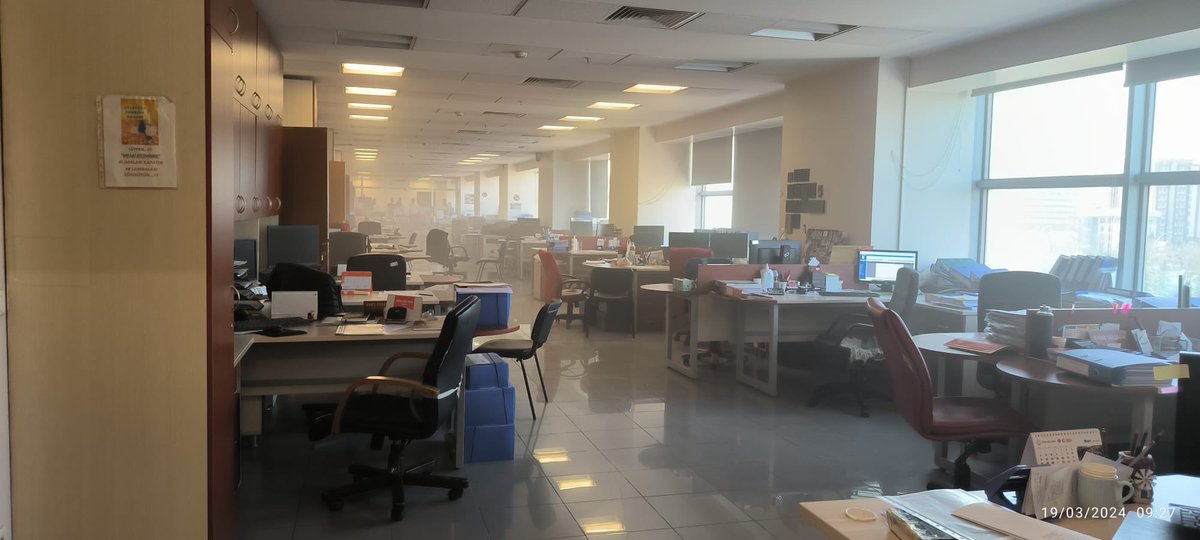 #SONDAKİKA 

Ankara Büyükşehir Belediyesi'nde yangın çıktı. 4. kattaki genel sistem odasının ve fen işlerine ait arşivin yandığı iddia ediliyor.