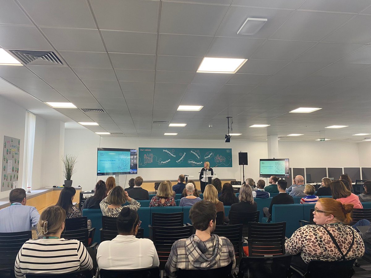 Great to have our Executive Director, Sarah Blackmore, at our in-person staff event to celebrate the social workers at Social Work England this #WorldSocialWorkDay.
 
#SocialWorkWeek2024 #SharedFutureForTansformativeChange  
#WSWD2024