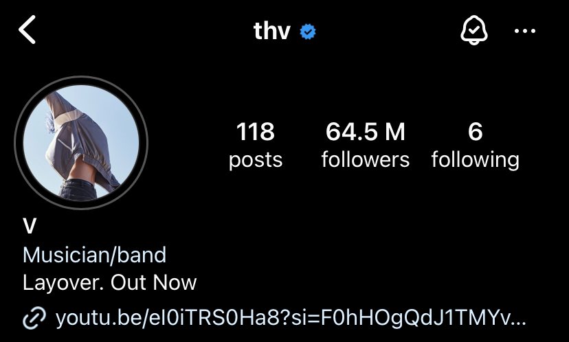 taeteluv_'s tweet photo. taehyung is having a hard time while choosing his pfp 😭 https://t.co/UcTPfj3BeM