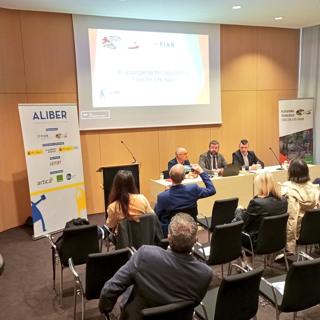 @esFIAB @AlimentariaBCN @CDTI_innovacion @Leitat @InstitutCerda @Transforma_Alim @fresh_biz @La_UPM @supracafeesp 🔛 Abren la Jornada de Innovación con Iberomáerica de #ALIBER2024: ✅ @EduardoCotillas (@esFIAB) ✅ Carlos I. Franco (@CDTI_innovacion) ✅ Manuel I. Falcón (@CDTI_innovacion)