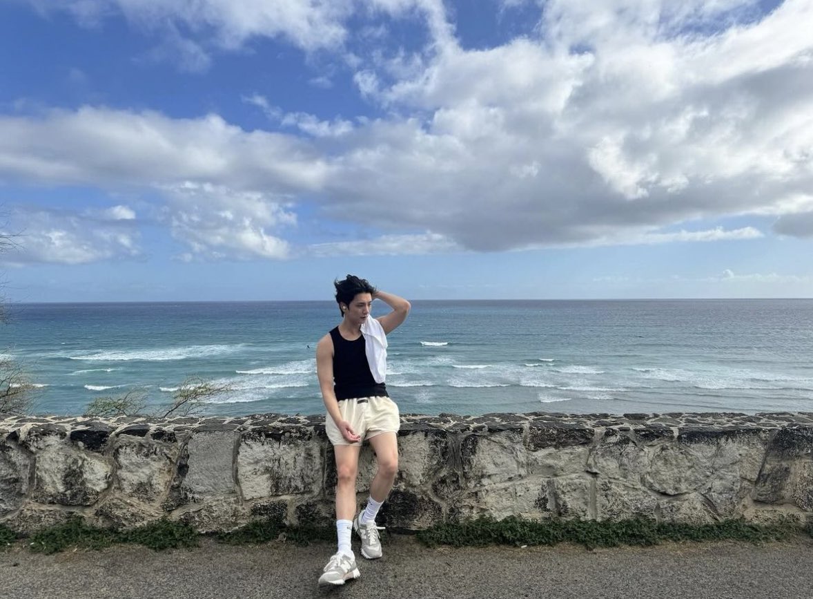 shua_enthusiast's tweet photo. WE FINALLY GOT JOSHUA HAWAII PICTURES OH MY GOD IM SCREAMING AKEJWKKEKE https://t.co/cIOHIrADKi