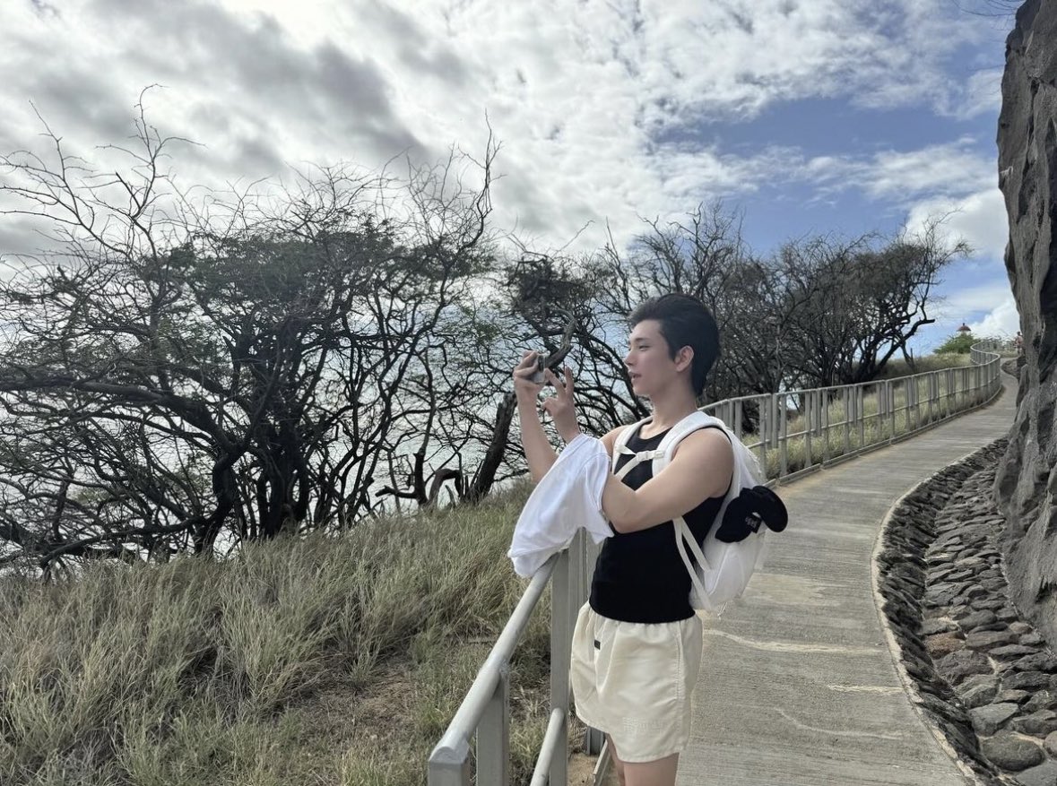 shua_enthusiast's tweet photo. WE FINALLY GOT JOSHUA HAWAII PICTURES OH MY GOD IM SCREAMING AKEJWKKEKE https://t.co/cIOHIrADKi