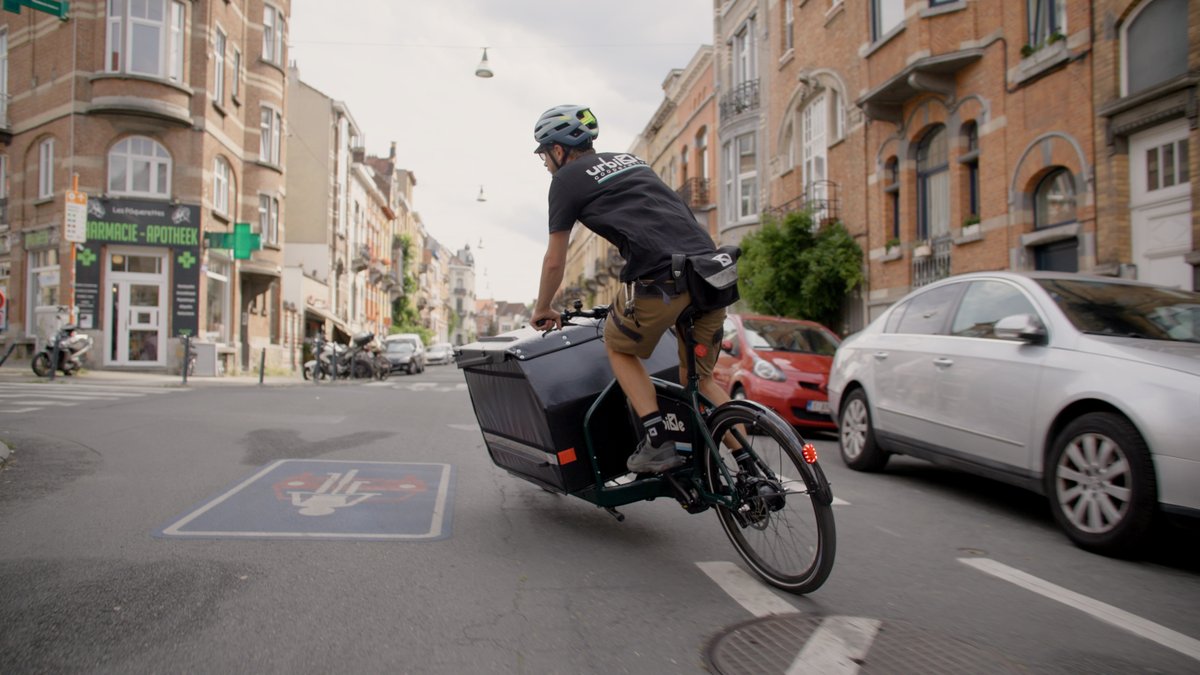 The study - conducted by Kale AI, <a href="/larryvsharry/">Larry vs Harry</a> + @urbike_be, provides evidence that cargo bikes are quicker, cheaper + cleaner for last-mile deliveries.

Their conclusion: "Widespread cargo bike adoption could catalyse broader improvements to urban life and sustainability"

2/4