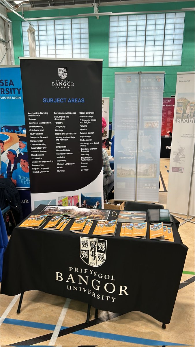 Good morning everyone 😀 how lovely is this weather 🎉 Gareth is at #reigatecollege today until 3.15 👍 head over to stand 33 to grab a copy of our new @BangorUni guide 🙂 Have a great day all.