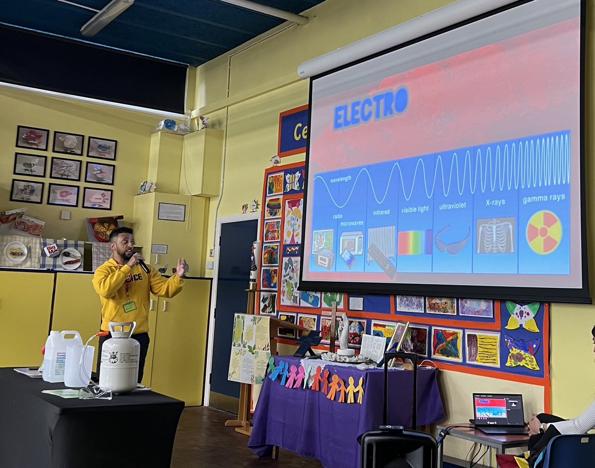 MariaConst_'s tweet photo. Fantastic to have @MattGreen_JGM #rappingscienceteacher in school this morning. What a brilliant and accessible way to learn and celebrate science! https://t.co/rMBafcu9zs
