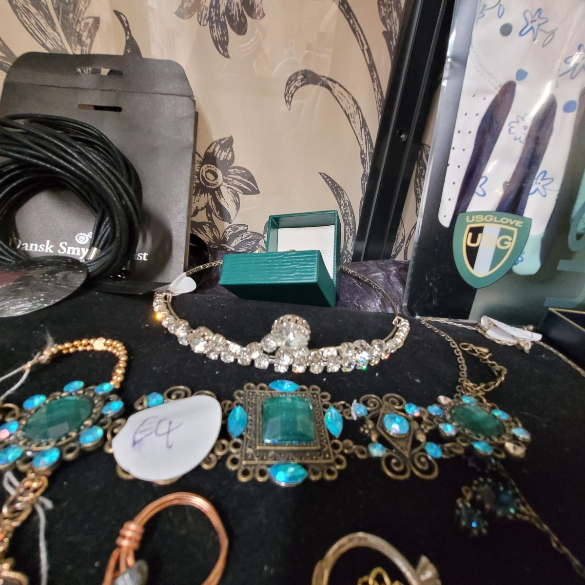 Put some sparkle into your weekends with these lovely items of preloved jewellery 🪄 Sorted by our wonderful volunteer Clare 👍 Ask at the counter of our main charity store for a closer look 🧐 #secondhandnotsecondbest