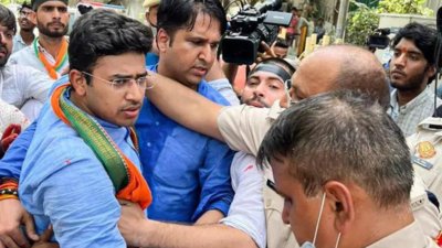 mr_mayank's tweet photo. BIG BREAKING 🚨

Bangalore Police has taken Tejasvi Surya into custody for inciting communal hatred &amp; ríots.

Karnataka Congress also filed a complaint against him to Election Commission for breaching the Moral Code of Conduct.

No Emergency Exit this time for the diaper baby 🔥 https://t.co/A6P4Fb89hz