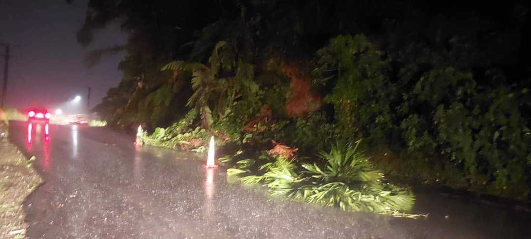 NAUSORI 📍 The @FijiNDMO has received a report of a landslide along Dilkusha in Nausori at this hour. The hazard will potentially impact traffic in the area, motorists are urged to proceed with caution and exercise vigilance while traveling on this route. #FijiNews