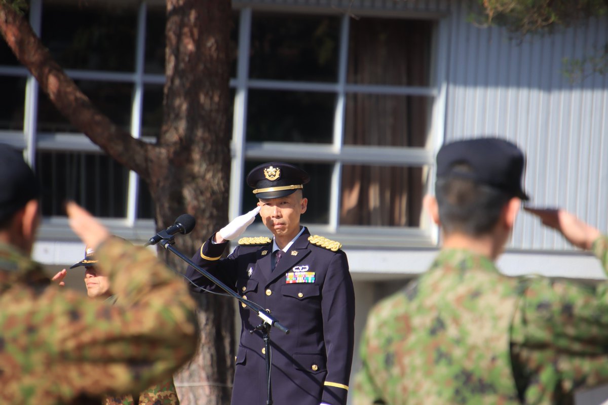 板妻駐屯地 は #最先任上級曹長 の交代行事を行いました。 #駐屯地司令