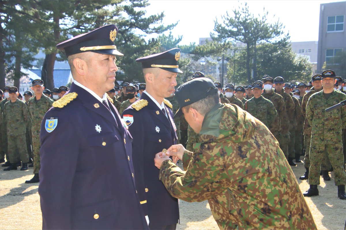 板妻駐屯地 は #最先任上級曹長 の交代行事を行いました。 #駐屯地司令