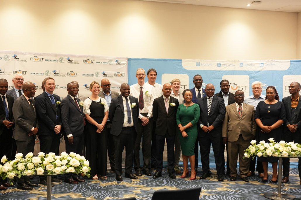 NRF-SARAO supports the Botswana International University of Science and Technology to host the first radio telescope in Botswana through the Africa Radio Astronomy Programme. More here: sarao.ac.za/news/sarao-sup…