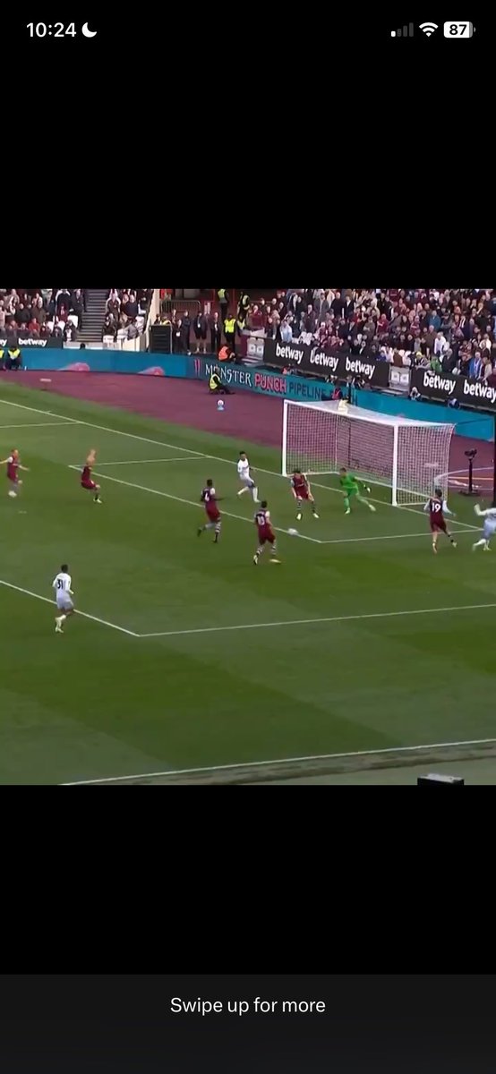 JoshJamesMoore's tweet photo. @MarkMgc11 @ClaretBooze We had 31% possession against villa, with a much higher xG, we should have won the game. Their goal came from everyone in this picture ball watching. Nothing to do with possession imo. https://t.co/CSx55BBB9d