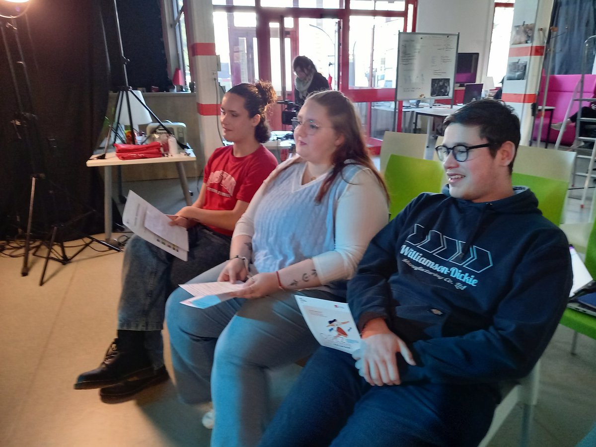 davl_limoges's tweet photo. Les élus @CAVL_Limoges @aclimoges en pleine préparation de l'émission Escapade "comment s'épanouir pleinement à l'université de Limoges". 
En direct aujourd'hui 14h55. https://t.co/zNsgjdPENd