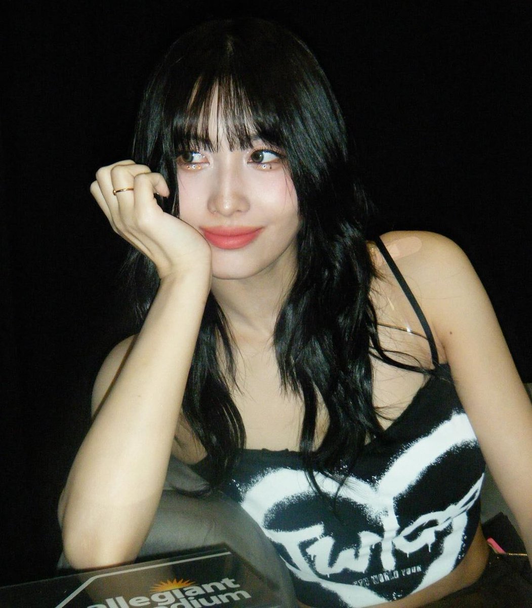 MOMO IS SO GORGEOUS