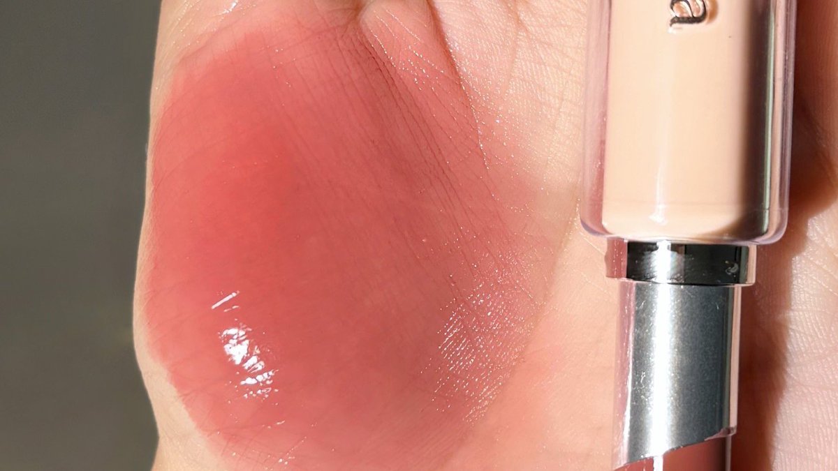 reviewchoey's tweet photo. ลิปเกา 3 ตัวที่หยิบใช้บ่อยสุดช่วงนี้✨

-bbia แท่งขาว 
-laka bonding glow
-rom&amp;nd glasting water tint

(รีวิวละเอียดให้ในเธรดนะคะ) https://t.co/4mKAjHEUpQ