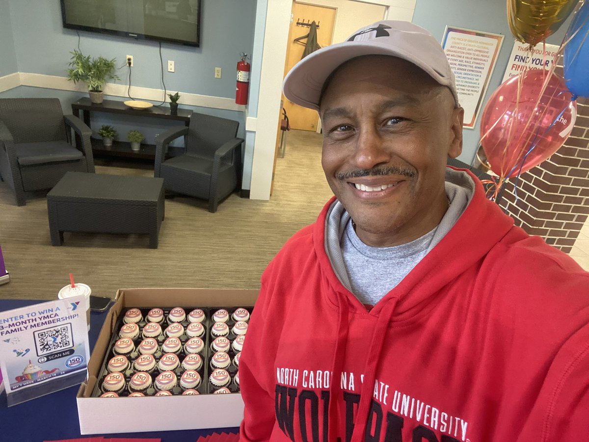yjerseyshore's tweet photo. Did you get a cupcake? 🧁 It’s our treat! Stop by the Y March 18-24 for something sweet to celebrate our 1️⃣5️⃣0️⃣ years! Try the Y, we’ll be free and open to all. Learn about our annual campaign and how we make community stronger. ✨ #YGMC150 #YGenerations #YStories https://t.co/0vyc6C3x4e