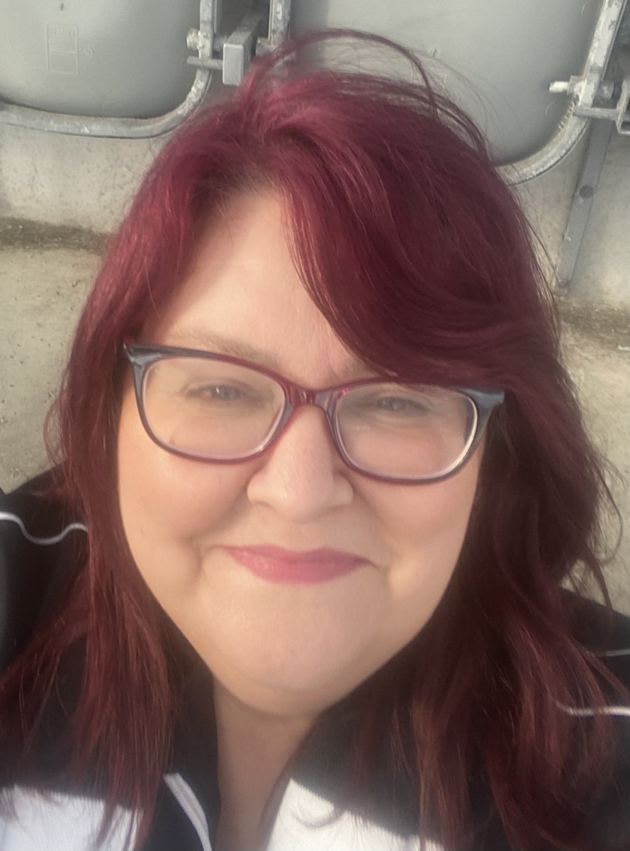 Llongyfarchiadau i'n <a href="/Dr_Tre_Crew/">Teresa Crew</a>, Uwch-ddarlithydd mewn Polisi Cymdeithasol, am i'w chyfrol bwysig, The Intersections of a Working-Class Academic Identity: A Class Apart, ddod ar gael drwy fynediad agored!

Darllenwch fwy yma: bangor.ac.uk/cy/hanes-ygyfr…