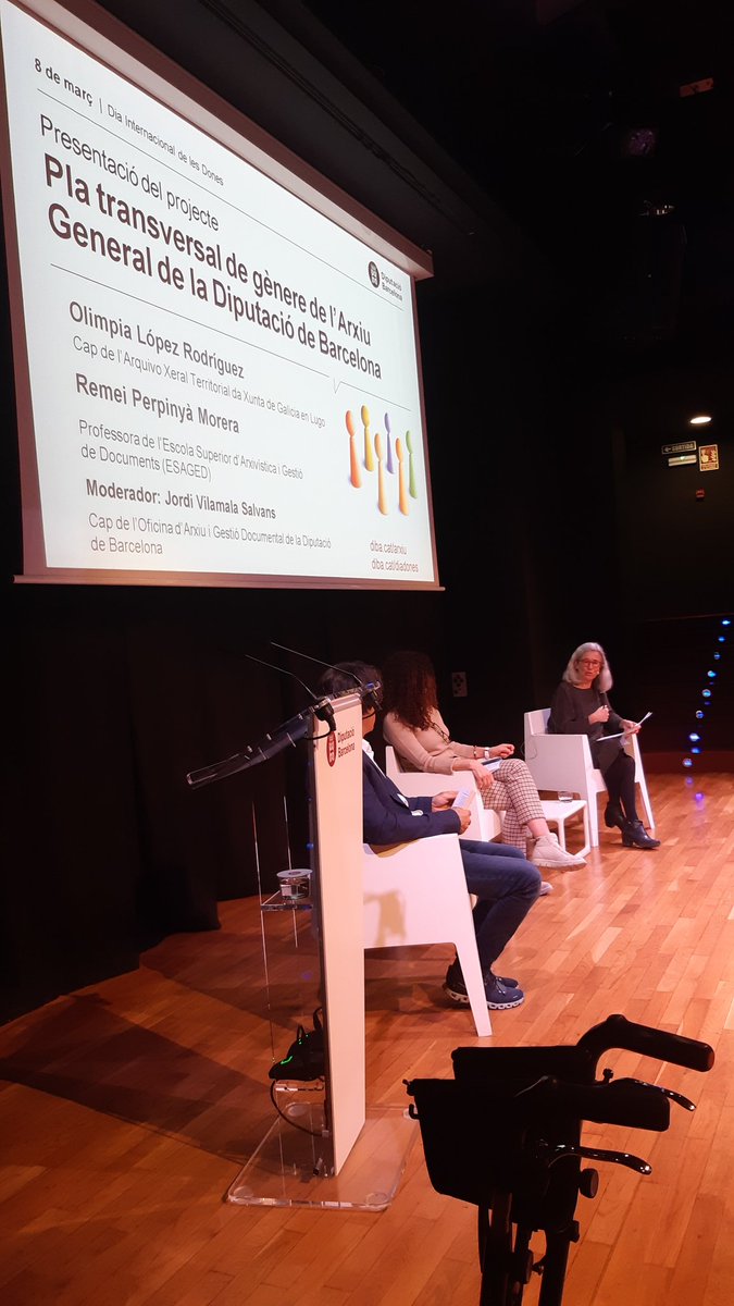 Escoltant la importància de l'adquisició i valoració amb perspectiva de gènere a l'arxiu, a la presentació del projecte "Pla transversal de l'Arxiu General de la <a href="/diba/">Diputació de Barcelona</a> 
<a href="/OlimpiaLopezRo/">Olimpia López Rodríguez</a>
 <a href="/remei_perpinya/">Remei Perpinyà</a>