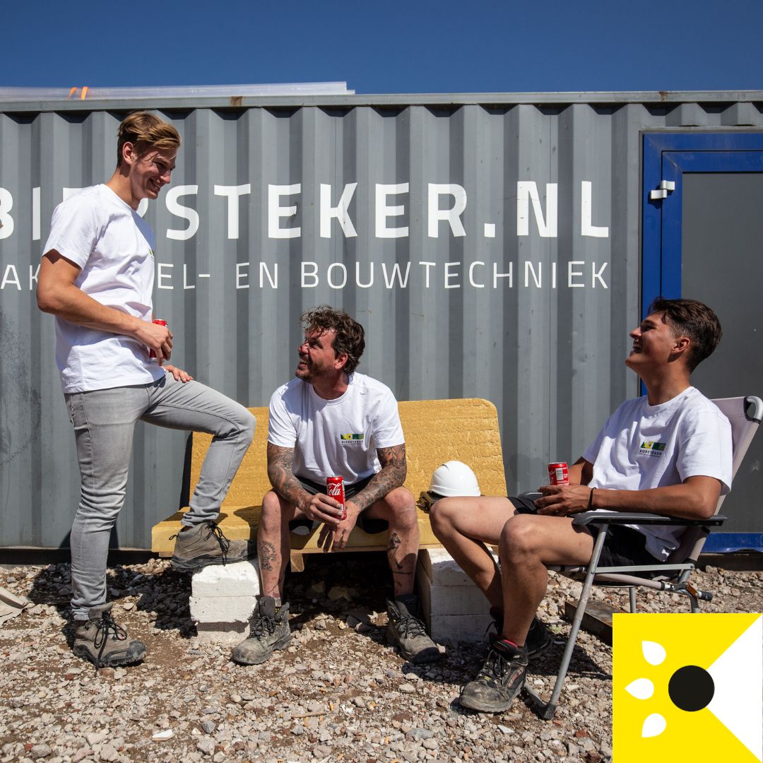 𝗕𝗶𝗷 𝗕𝗶𝗲𝗿𝘀𝘁𝗲𝗸𝗲𝗿 𝗴𝗮𝗮𝗻 𝘄𝗲 𝘃𝗼𝗼𝗿 𝗺𝗲𝗲𝗿 𝗱𝗮𝗻 𝗮𝗹𝗹𝗲𝗲𝗻 𝗯𝗼𝘂𝘄𝗲𝗻. 🏗️

Met een team van 50 medewerkers en een uitgebreide groep onderaannemers zetten we elke dag in op duurzaam bouwen én renoveren. 🌿 

#werkenbijbiersteker #biersteker