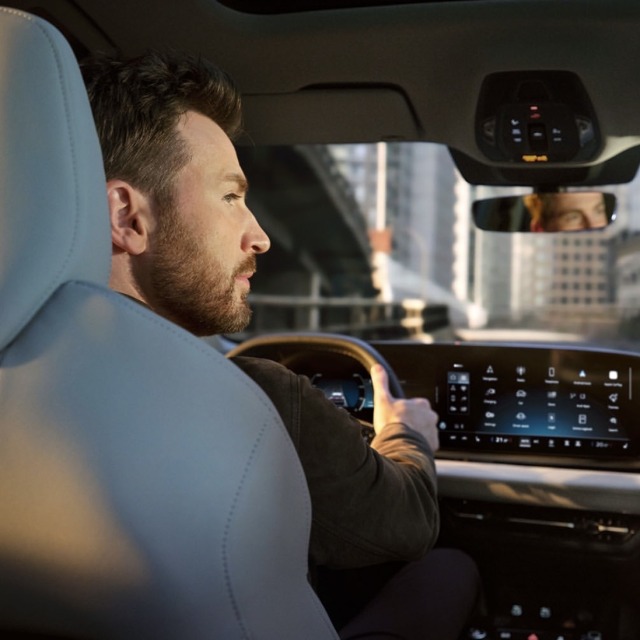 evans_armas's tweet photo. Repost from @audi on IG

There's a fresh face in the e-tron family. Introducing the all-new, fully electric Audi Q6 e-tron. A remarkable addition to the e-tron line up, coming to a street near you in late 2024.​ ⁣

#ChrisEvans  #Audi https://t.co/Ms5xHg2gVZ