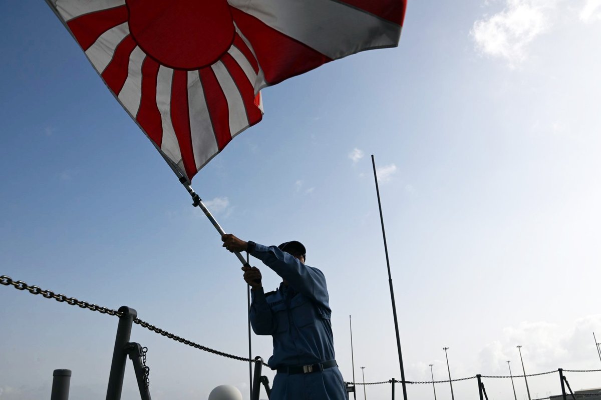 jmsdf_pao_eng's tweet photo. Deployment Surface force for Counter Piracy Enforcement has been replaced from #JSAKEBONO to #JSSAZANAMI.
Encouraging each other, their have embarked on our respective missions.
#JMSDF https://t.co/o9gfwr6DZk