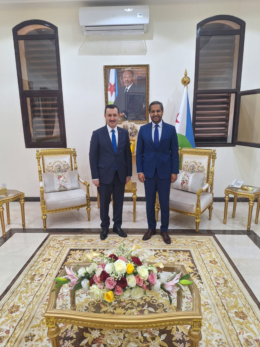 Büyükelçimiz Prof. Dr. Emrullah İşler Riyad’da mukim duayen Cibuti Büyükelçisi @dya_bamakhrama’ya nezaket ziyaretinde bulunmuştur Misafirperverliği için Sayın Büyükelçiye teşekkür ederiz.
