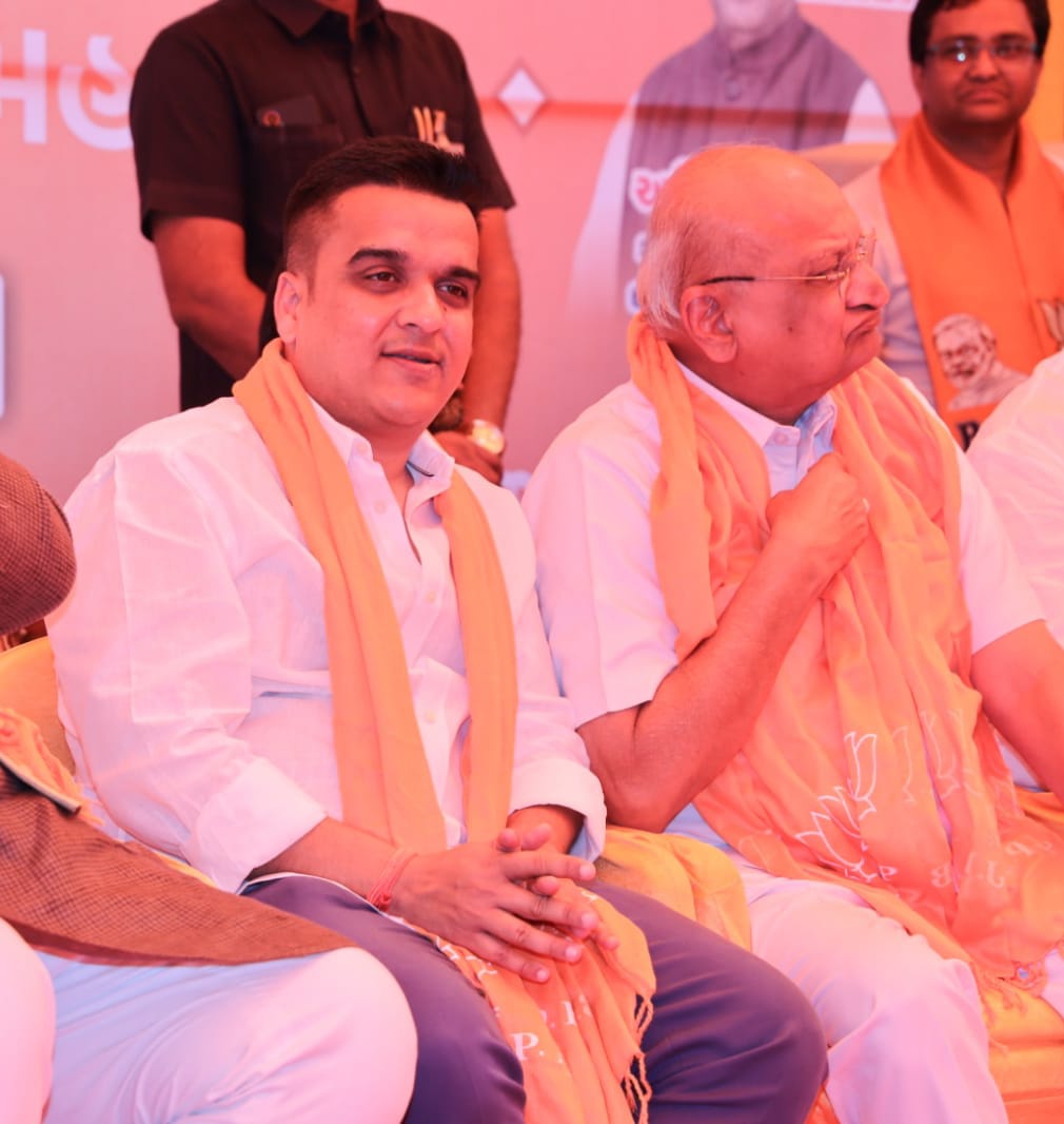 sanghaviharsh's tweet photo. ભારતીય જનતા પાર્ટીના મૂળમાં રહેલી રાષ્ટ્રવાદ, જનકલ્યાણ અને અંત્યોદયની ભાવનાને અપનાવીને આજે અમદાવાદ શહેર કાર્યાલય ખાનપુર ખાતે કોંગ્રેસના ગુજરાત પ્રદેશ તેમજ અમદાવાદ શહેરના વિવિધ હોદ્દેદારો અને કાર્યકર્તાઓને ભાજપનો ખેસ પહેરાવીને મોદી પરિવારમાં આવકાર્યા.

#ModiKaParivar https://t.co/2KFD9HDUKc