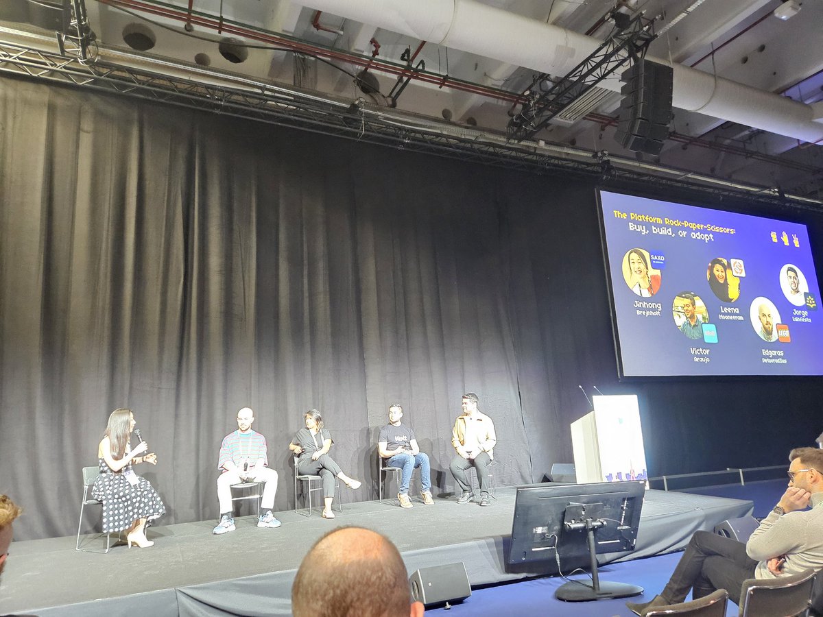 The platform rock paper scissors panel #platengday #KubeCon EU 2024 #Paris