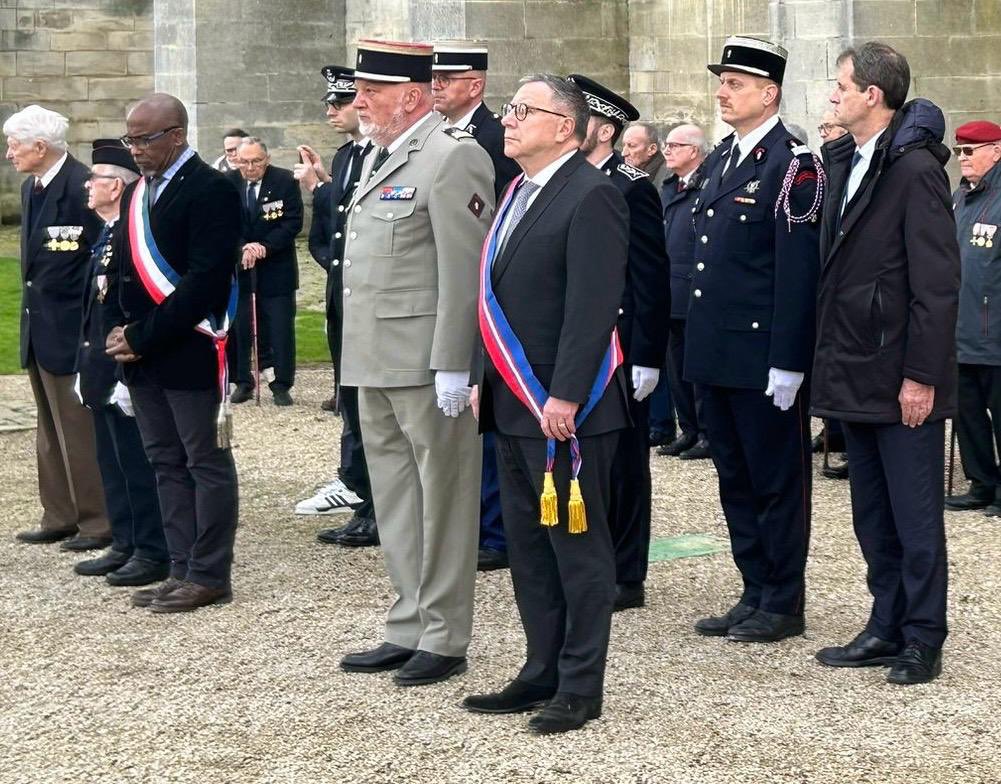 Aux côtés du @Prefet51 ainsi que de Jean-Marie Foggea et Augustin Delavenne, j’ai participé ce matin à #Chalons à la commémoration de la journée nationale du souvenir et de recueillement à la mémoire des victimes civiles et militaires de la guerre d’Algérie et des combats en…