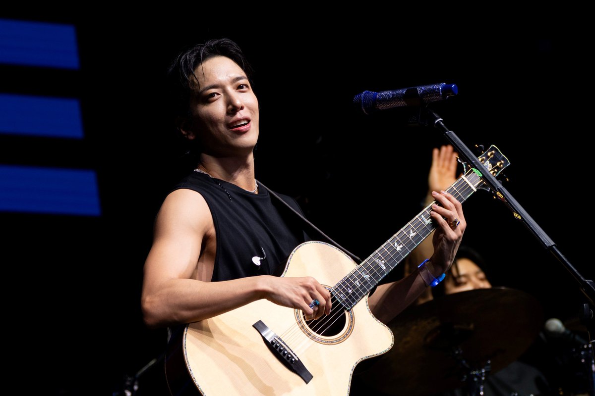 hk_kpop_page's tweet photo. 「2024 CNBLUE LIVE 'CNBLUENTITY' IN HONG KONG」
時隔七年再辦亞巡 大讚香港粉絲「世一」
兩度Encore兼自彈自唱三小時   CNBLUE預告下次來港欲搞戶外騷

https://t.co/i7VDLxBSY6

#CNBLUE #씨엔블루 #CNBLUENTITY
#CNBLUENTITY_HK https://t.co/uH7rPQoC3T