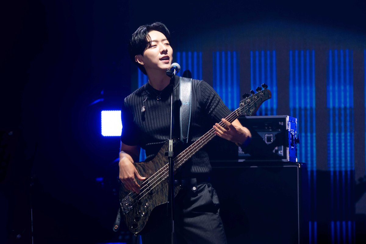 hk_kpop_page's tweet photo. 「2024 CNBLUE LIVE 'CNBLUENTITY' IN HONG KONG」
時隔七年再辦亞巡 大讚香港粉絲「世一」
兩度Encore兼自彈自唱三小時   CNBLUE預告下次來港欲搞戶外騷

https://t.co/i7VDLxBSY6

#CNBLUE #씨엔블루 #CNBLUENTITY
#CNBLUENTITY_HK https://t.co/uH7rPQoC3T