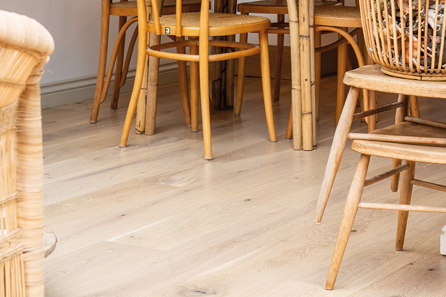 Bona UK Certified Craftsman, Strippers Flooring has teamed up with interior and lifestyle influencer Alice in Scandiland, to showcase what it describes as the perfect blend of sustainable design and functional flooring in her home renovation project👇😊 contractflooringjournal.co.uk/bona/