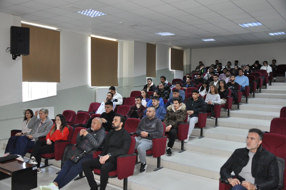 AsuSpBF's tweet photo. İl Emniyet Müdürlüğü Narkotik Suçlarla Mücadele Şube Müdürlüğü tarafından toplumun uyuşturucu ile mücadeleye katkısının arttırılması amacıyla Fakültemiz konferans salonunda Narko Gençlik ve Narko Rehber bilgilendirme faaliyeti kapsamında öğrenci ve personellere eğitim verilmiştir https://t.co/vbXww2kuU6