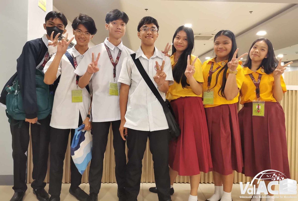 valcitylibrary's tweet photo. #ValACEAtNight:
"Sabi po ng kaibigan namin may bukas na Library sa Valenzuela. Tapos chineck po namin sa social media. Kaya, heto po, andito po kami para sa aming research."
Salamat sa pagbisita, Florentino Torres High School students of Gagalangin, Tondo! https://t.co/ANWbjBMjti