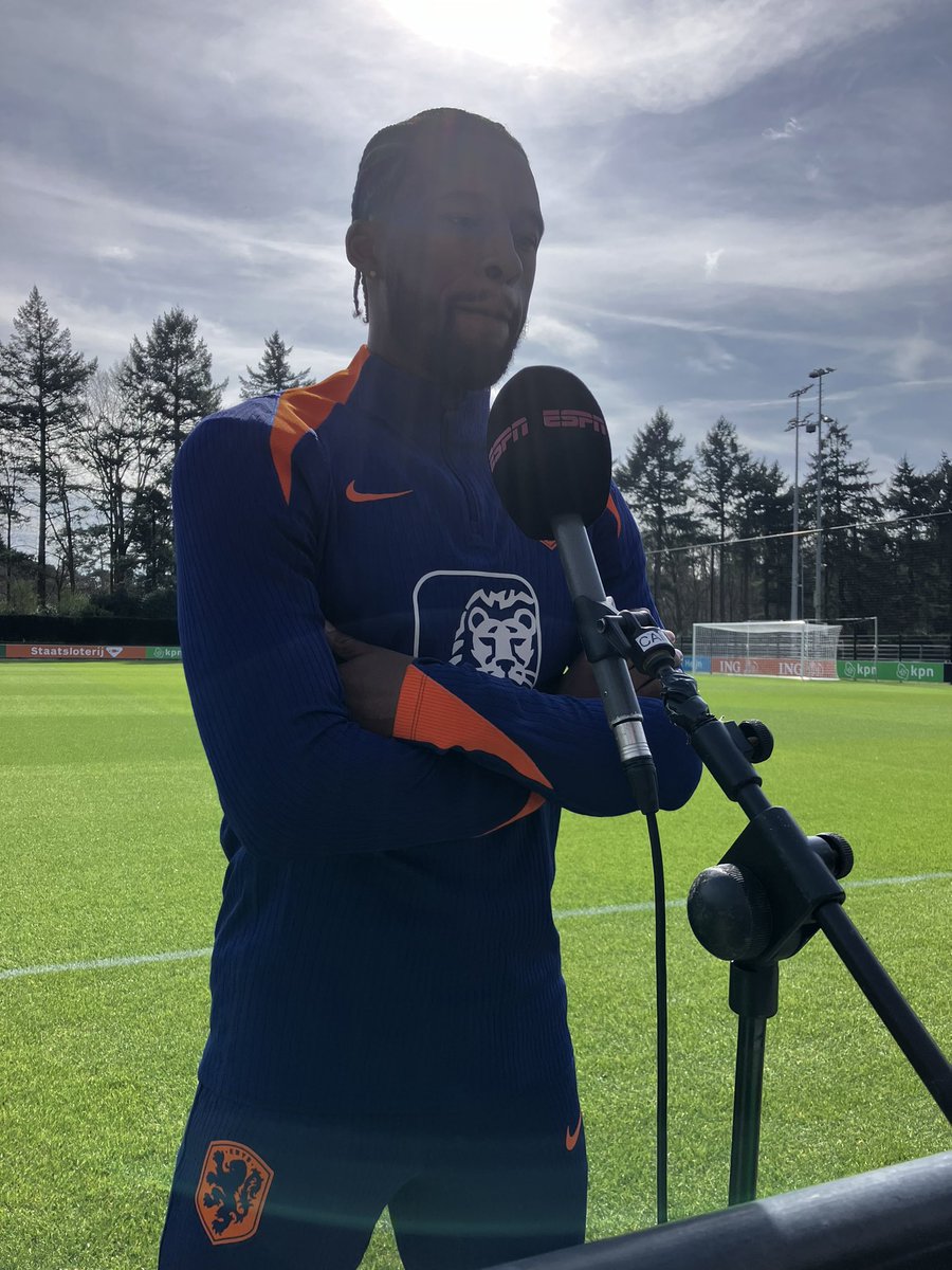 MikosGouka's tweet image. Wijnaldum: Ik had in de zomer heel graag naar Feyenoord gewild maar PSG vroeg tien miljoen euro. En dan mijn salaris nog. Het was vrijwel onmogelijk. Alleen met heel veel inleveren misschien, dat wilde ik niet. Er waren niet veel opties verder. #Feyenoord #Oranje