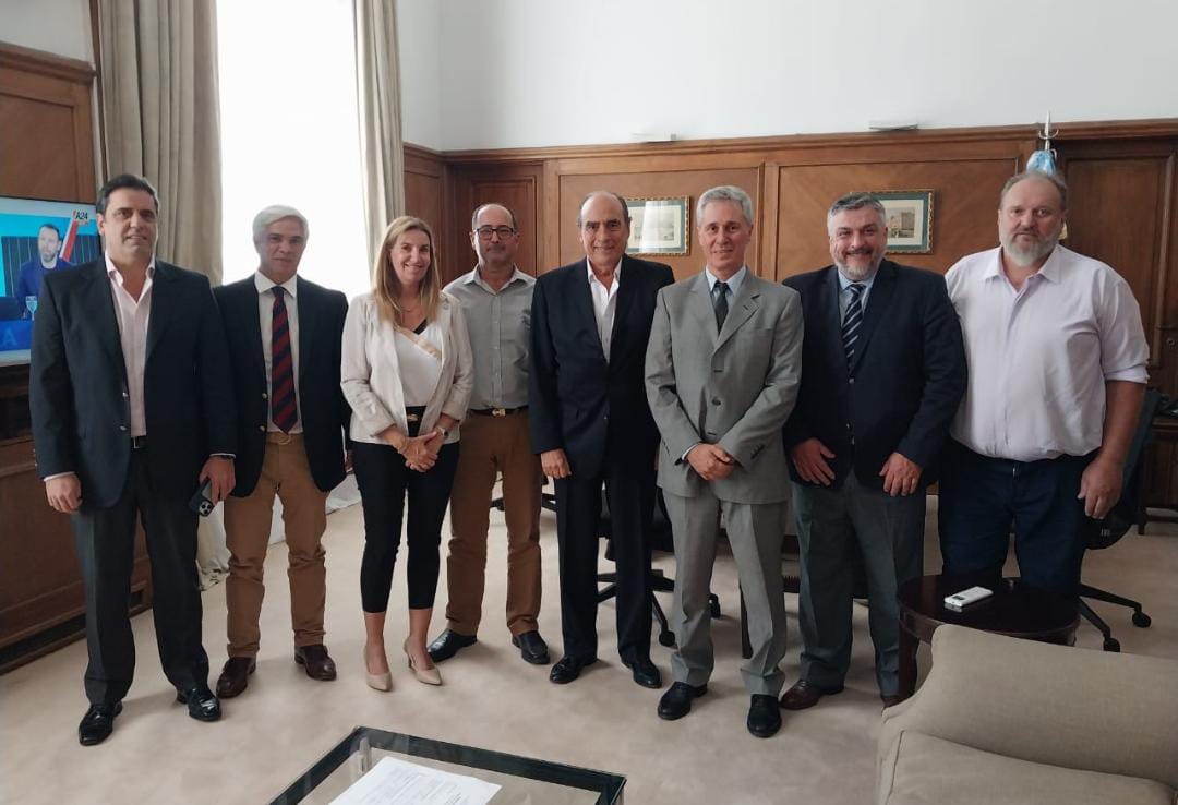 SebastianEt's tweet photo. Mantuvimos ayer un muy interesante encuentro con el Ministro del Interior, Guillermo Francos, donde hablamos de la situación de Entre Ríos y del país. https://t.co/YuX4JQie7Q